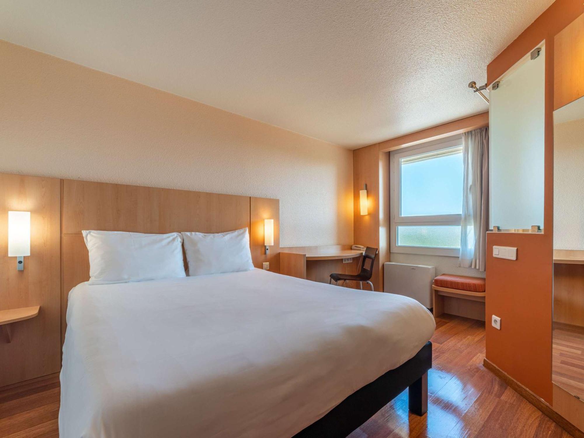 Отель Ibis Montpellier Centre Polygone Экстерьер фото
