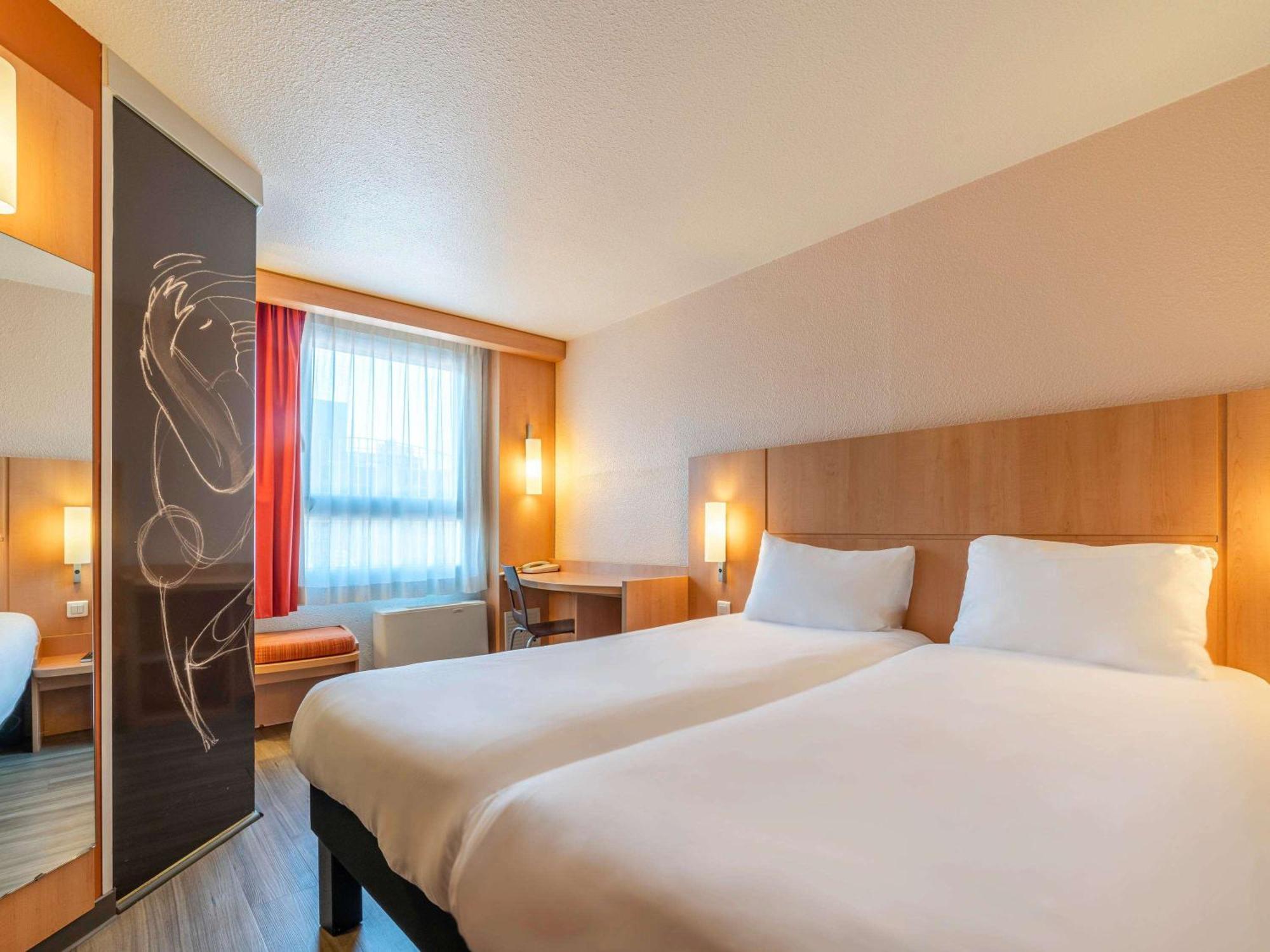 Отель Ibis Montpellier Centre Polygone Экстерьер фото